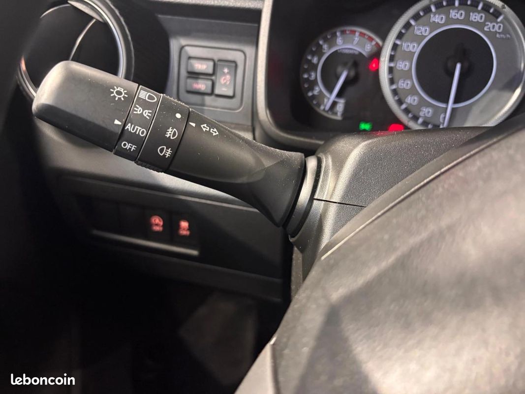 Suzuki Ignis 1.2 DUALJET SHVS 85 PRIVILEGE 2WD (image 13)