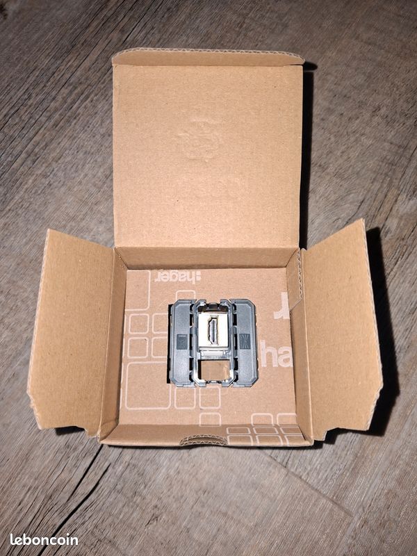 Prise HDMI Traversante Hager KALLYSTA WK263 - Pour Installation électrique Facile
