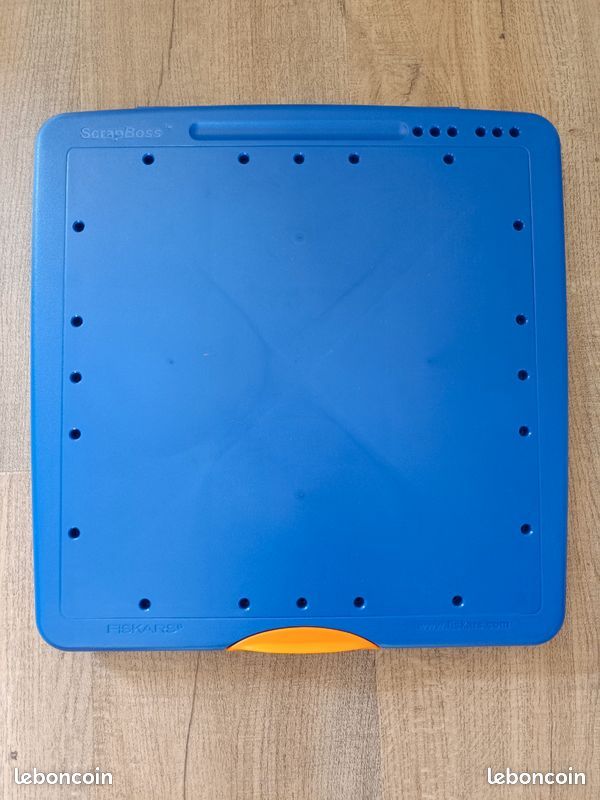 FISKARS MINI SHAP box, gaufrer le papier, embossage, scrapbooking carte