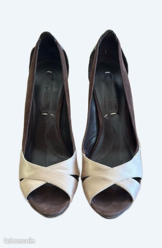 Louis Vuitton - Mocassins Gloria en cuir noir avec monogramme, taille 38,5 - En vente sur