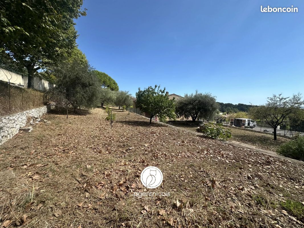 Terrain 1200 m² · à La Gaude · 1 200 m² · 350 000 €