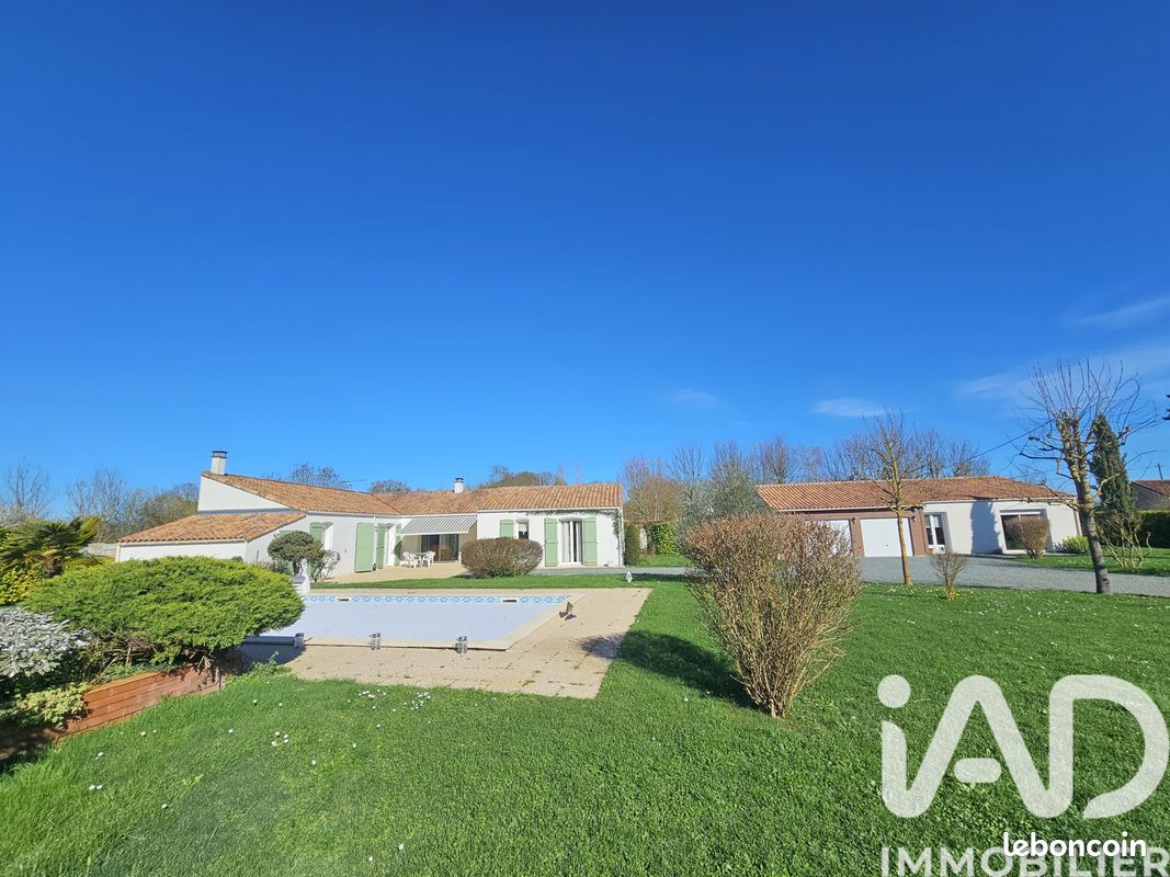 Maison 5 pièces 135 m² · à Amuré · 135 m² · 298 700 €