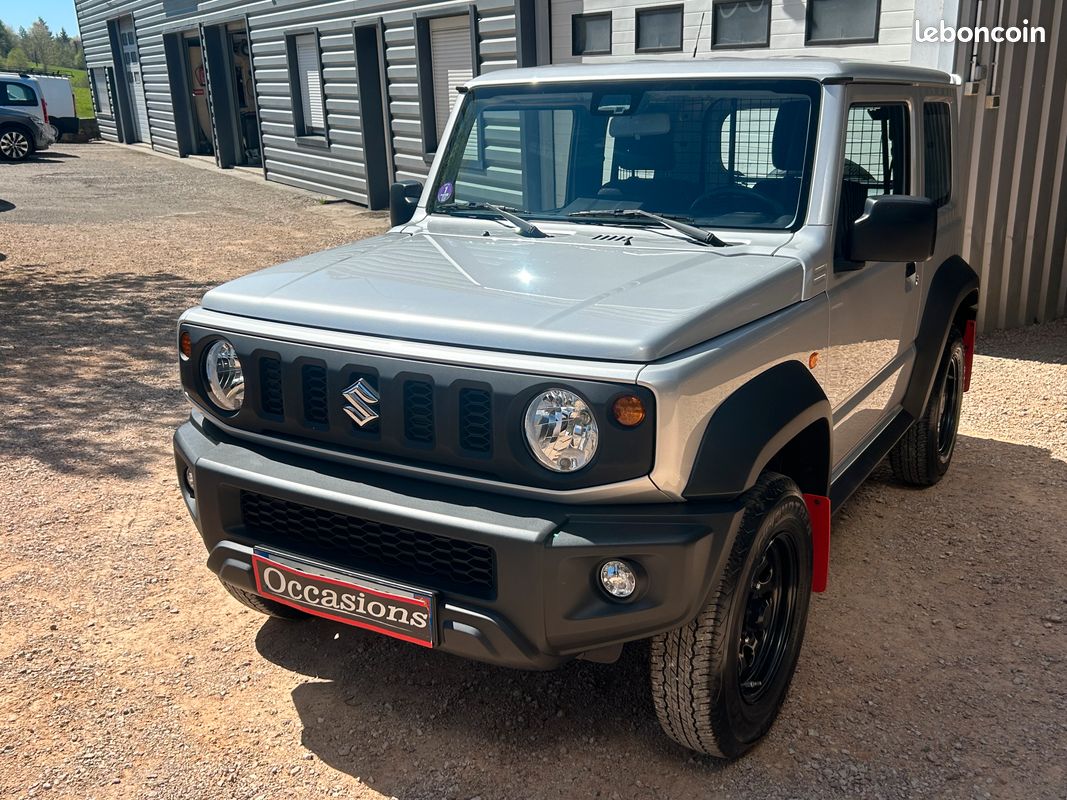 Jimny 4x4 1.5 vvt 102 privilege attelage du 12/2023 garantie constructeur 12000 kms reels (image 4)