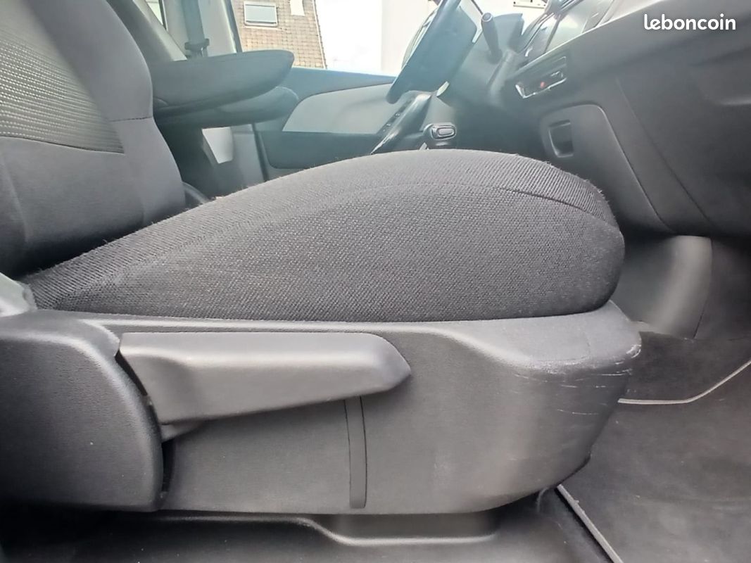 CITROEN C4 SPACETOURER PureTech 130 SS Shine (image 33)