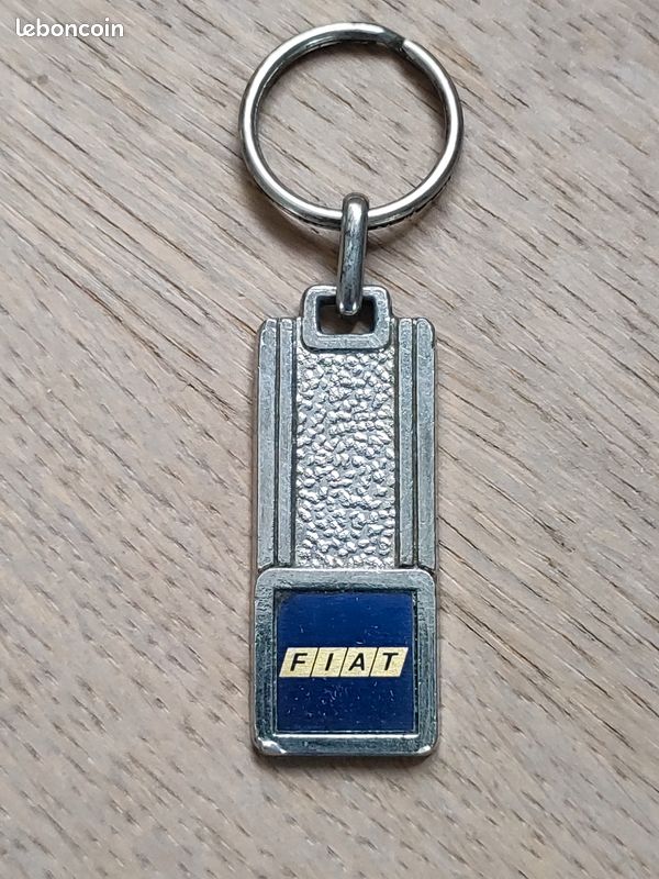 Porte-clés FIAT Métal Argenté - Modèle Chromé - Neuf Avec étui - Cadeau Voiture
