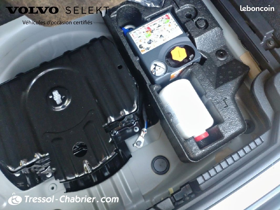 VOLVO V60 Micro hybride essence B4 197 ch DCT7 Ultra Style Dark (image 21)
