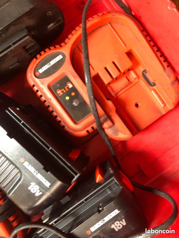 Lot de chargeur et de batterie boche et Hilti (image 3)
