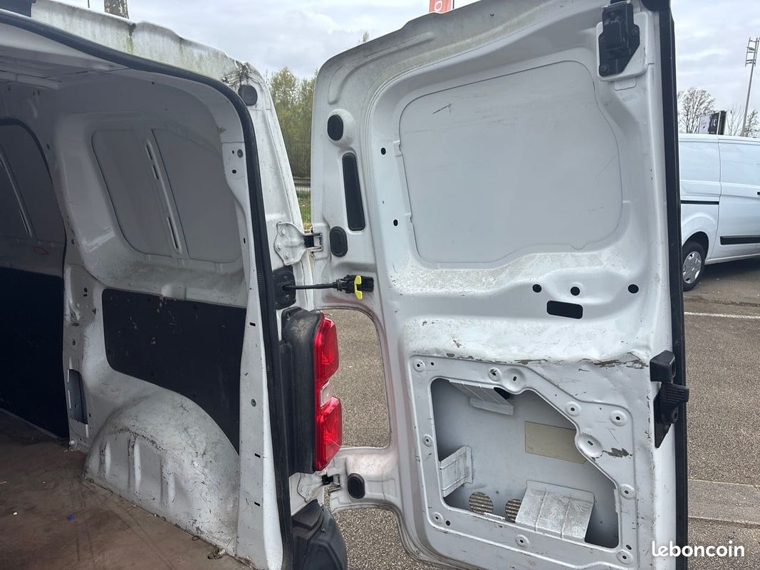 Citroen jumpy fgn m bluehdi 100 s&s bvm6 club (image 27)