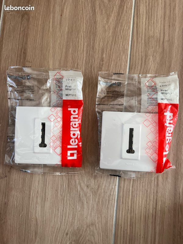 Lot de 2 prises téléphoniques - Legrand NEPTUNE blanc - NEUF (image 1)