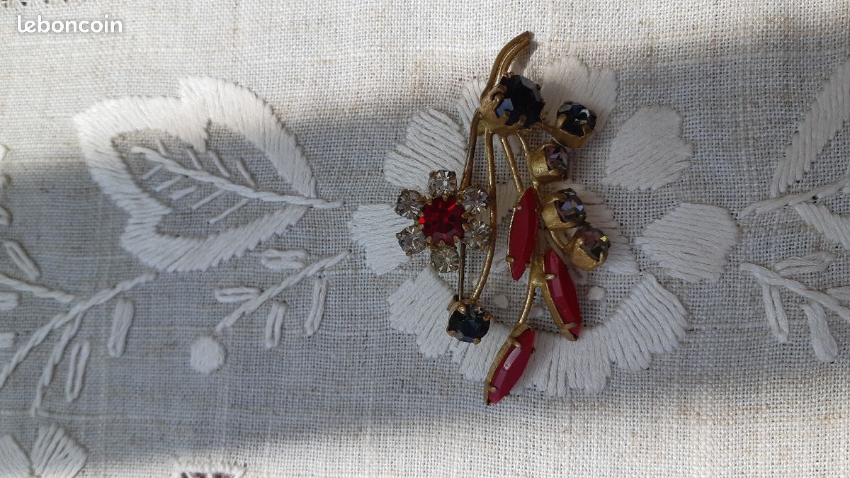 Broche vintage fleur (image 2)