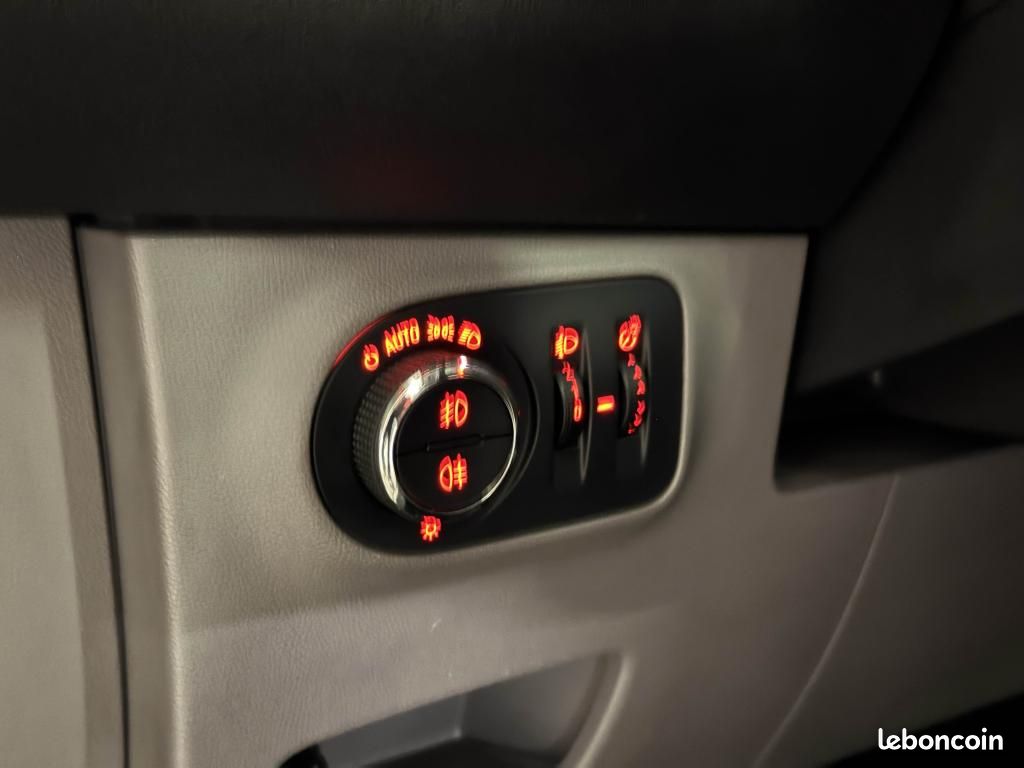 OPEL CORSA 1.4i Turbo - 100 S&S E BERLINE Cosmo (image 27)