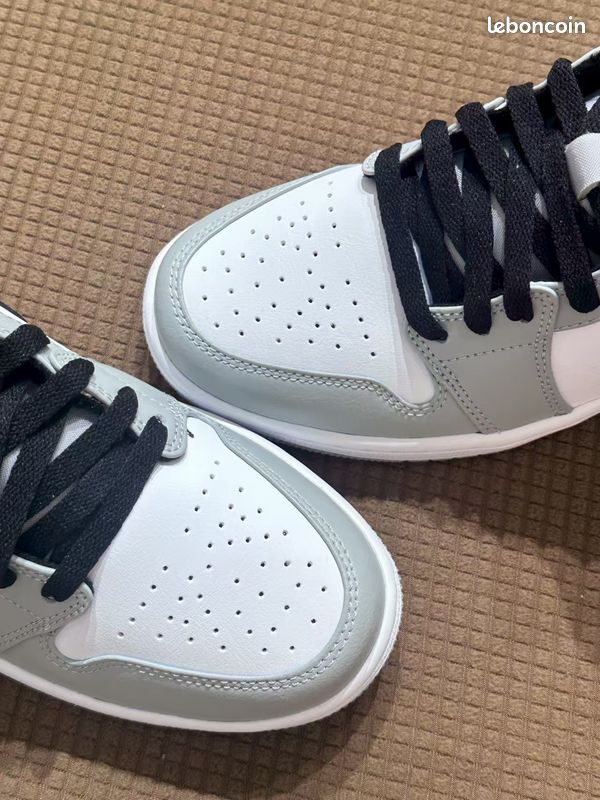 Jordan 1 Mid Light Smoke Grey taille 41 (image 4)