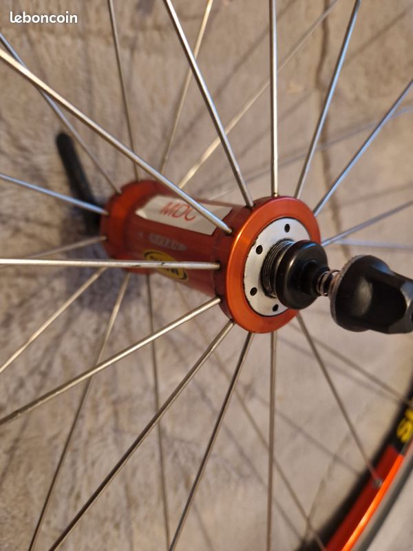 A Ruedas Vintage Carreras Road 700 28 Eroica Wheels Mavic