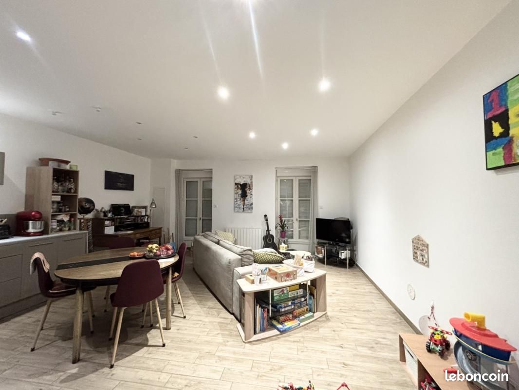 Appartement 4 pièces 94 m² · à Thoissey · 94 m² · 820 €