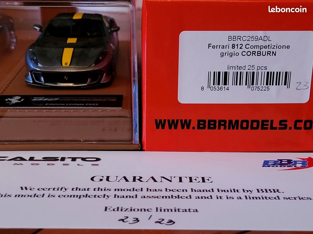 Miniatures montées - Ferrari 812 GTS Rouge Feu - bande or 1/43