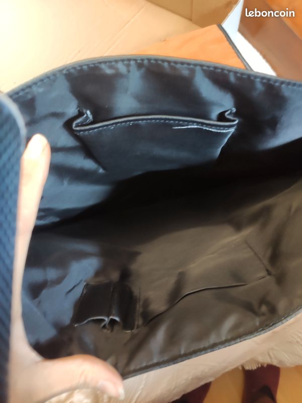 Sac bandoulière cuir noir swissquote (image 4)