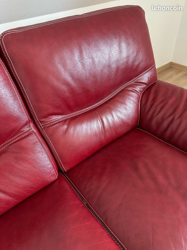 Canapé cuir rouge très bon état et confortable (image 2)
