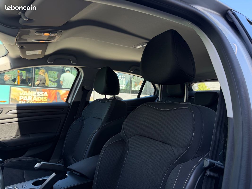 RENAULT MEGANE IV BERLINE BUSINESS MEGANE 4 1.5 Blue dCi 115 - GPS - RADARS - CLIM AUTO (image 17)