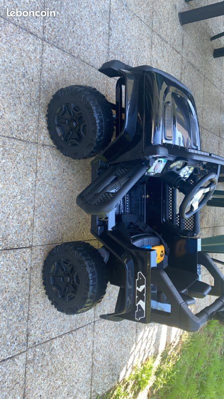 4x4 electrique enfant état neuf 130 (image 2)