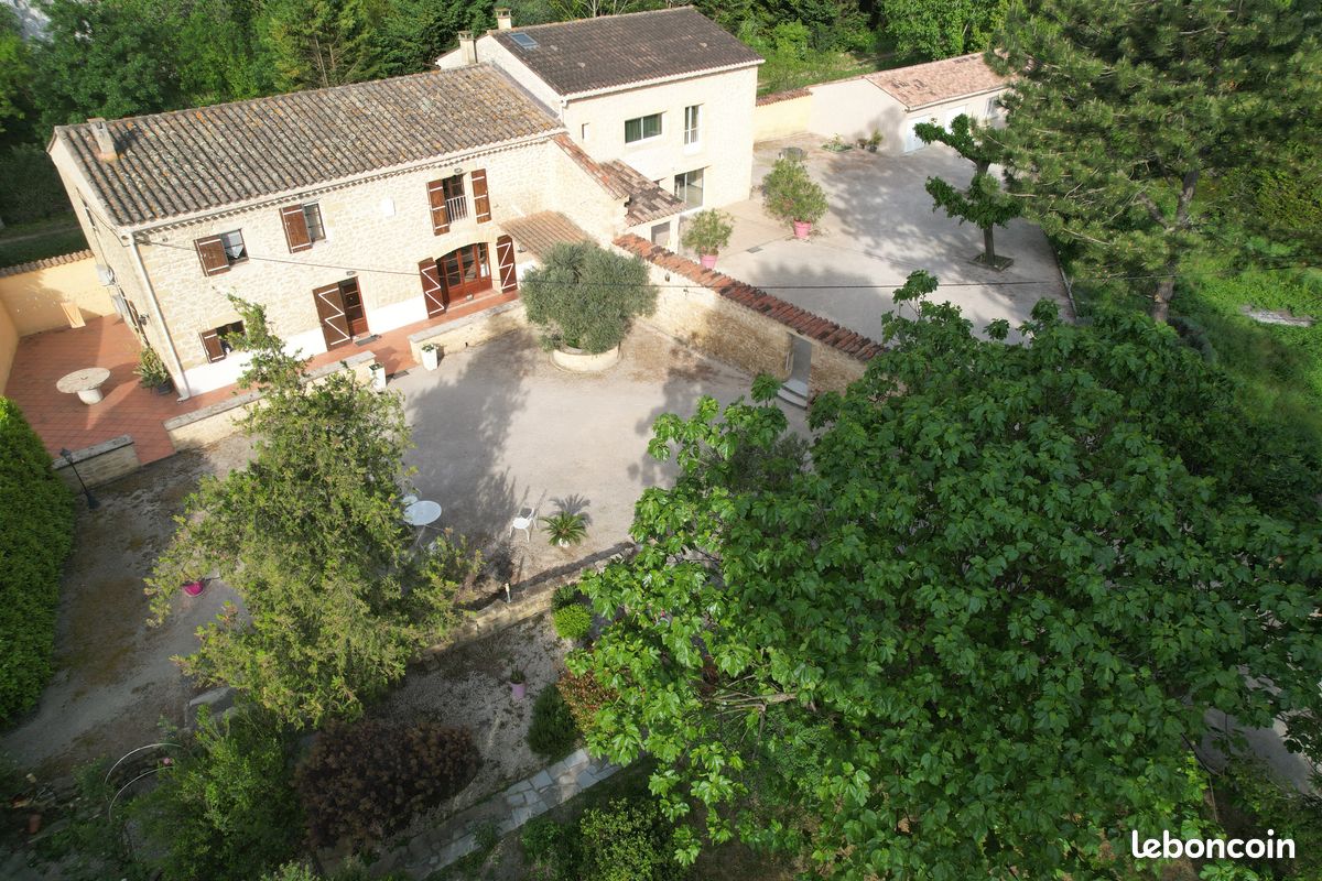 Maison 10 pièces 265 m² · à Villeneuve-lès-Avignon · 265 m² · 830 000 €