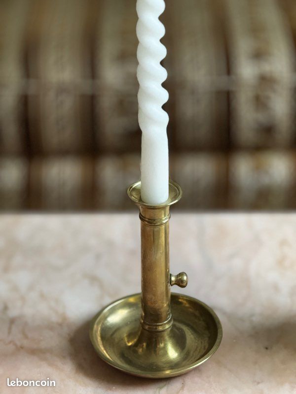 Ancien bougeoir en laiton avec poussoir - Décoration