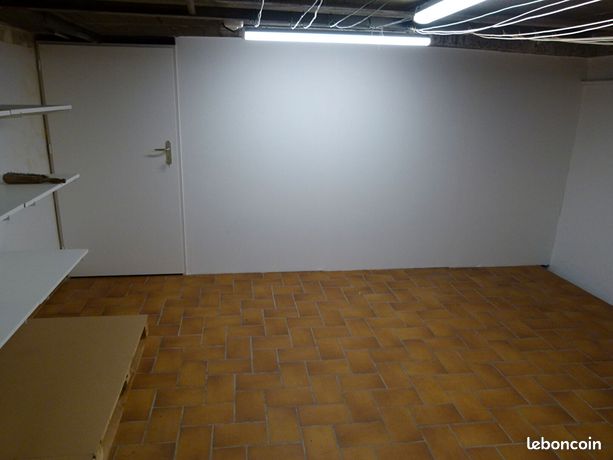 Parking/box 1 pièce 19 m²