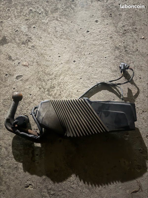 Attache remorque E60 (image 1)