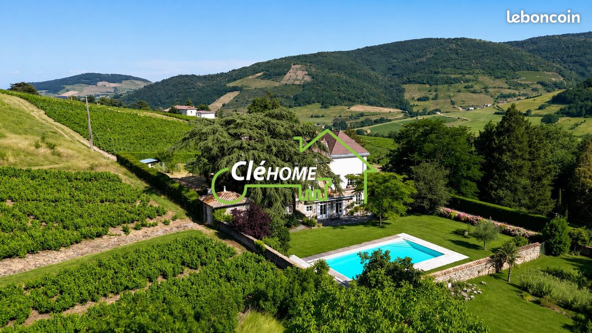 Maison 10 pièces 298 m² · à Quincié-en-Beaujolais · 298 m² · 840 000 €