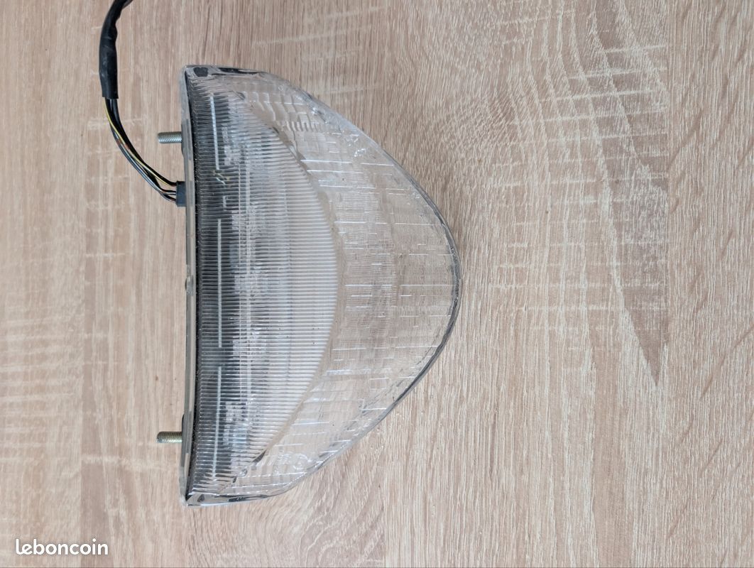 Phare arrière Honda Hornet OEM (image 1)
