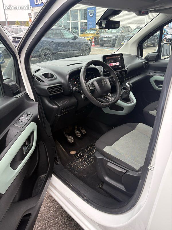 Citroën Berlingo Feel XL 7 places DISTRIBUTION NEUVE – 1.5 BlueHDi 100 BVM5 – Export 8 740 HT (image 5)
