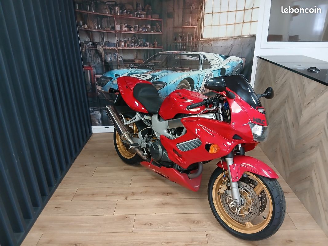 Durite De Frein Avant Pour Honda VTR 1000 Firestorm - Pièce D'occasion En état De Marche