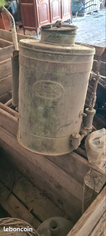 Ancien pulvérisateur en cuivre (image 1)