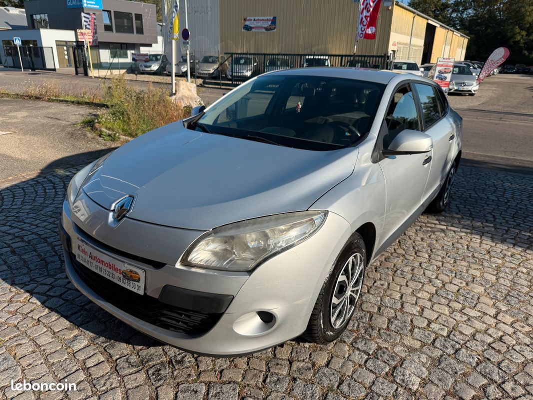 RENAULT Mégane - III Estate 1.5 dCi 110 cv/2 places societé/2011 (image 1)