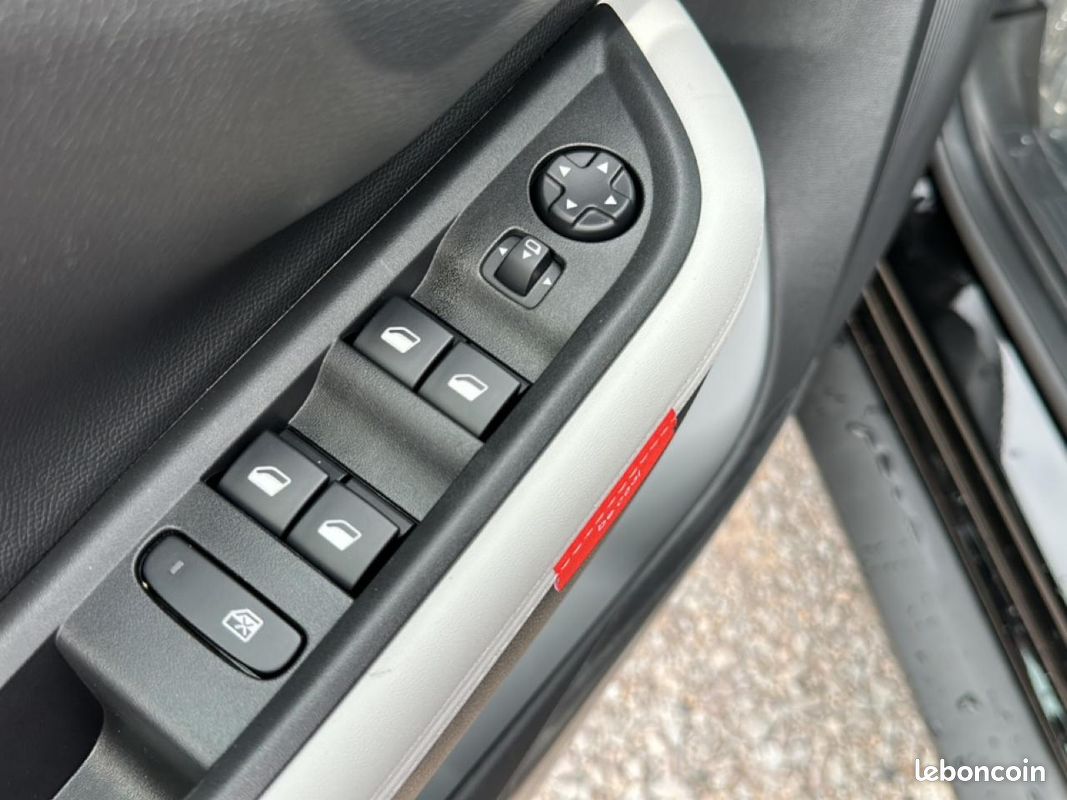 CITROëN C3 AIRCROSS 1.2 hybride 145 max e-dcs6 (image 17)