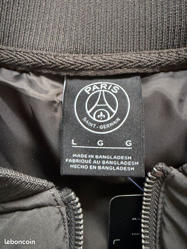 Doudoune Sans Manches PSG - Collection Officielle Paris Saint Germain, Tailles Homme Et Enfant Doudoune Sans Manches PSG - Collection Officielle Paris Saint Germain, Tailles Homme Et Enfant