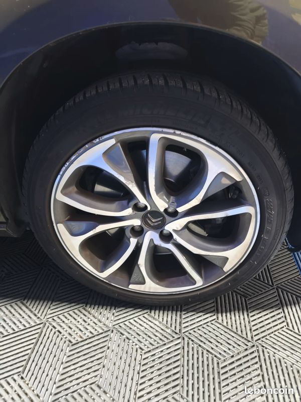 CITROEN DS4 1.6 200ch Sport Chic - 2012 - 104001 km - Faible kilométrage (image 29)