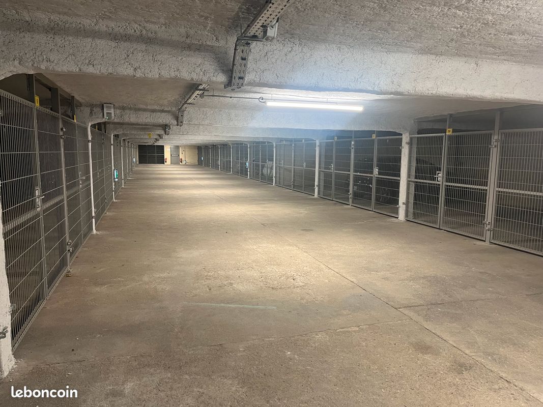 Location parking (image 1)