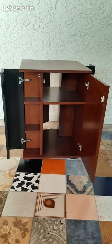 Bar design sur roulettes (image 3)