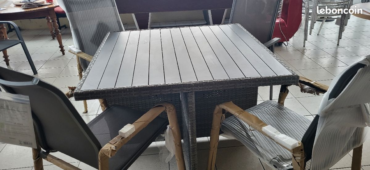 Table extérieure (image 1)