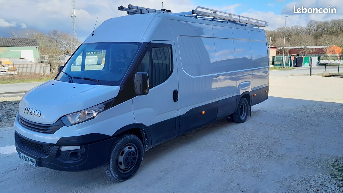 Fourgon IVECO (image 1)