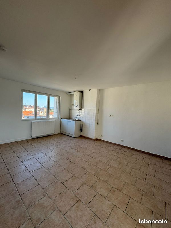 Appartement 2 pièces 38 m² · à Saint-Étienne · 38 m² · 330 €
