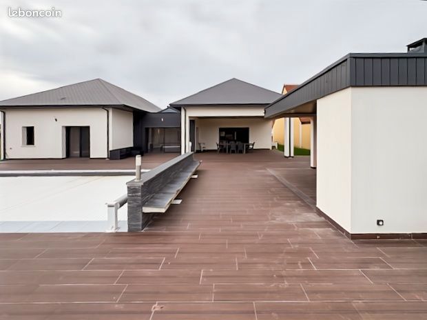 Maison 5 pièces 246 m² (image 1)