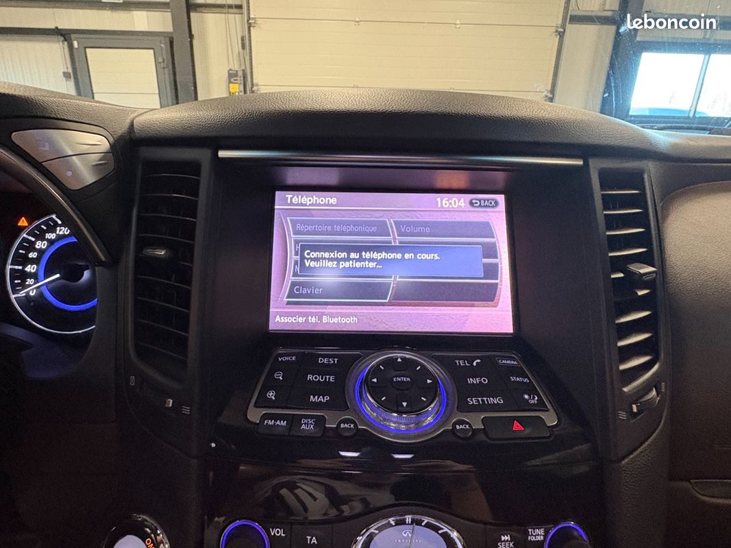 INFINITI FX FX30d 3.0D V6 GT Premium A / Suivi Nissan / 2éme mains (image 24)