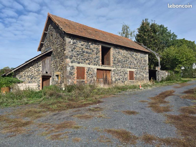 Maison 1 pièce 130 m² · à Nébouzat · 130 m² · 93 000 €