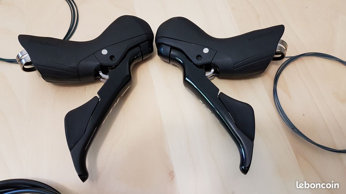 Freins Shimano 105 Paire d'étriers flat mount SHIMANO 105-R7000 à patins