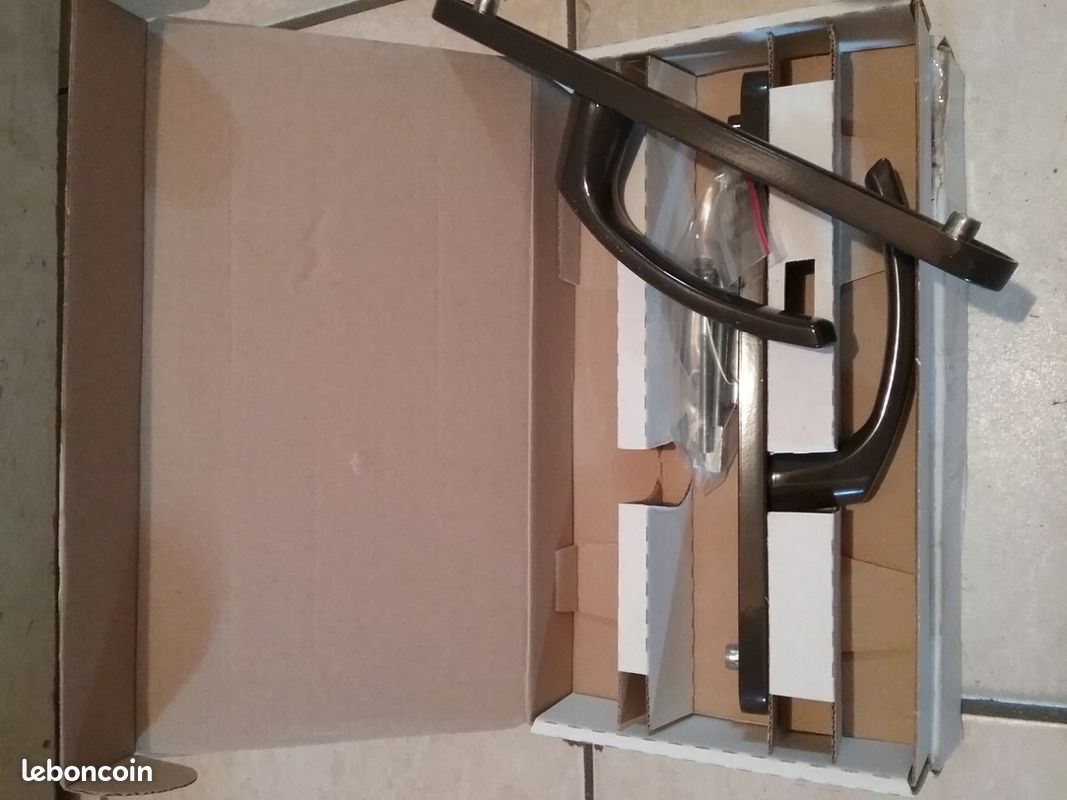 A saisir 2 poignées de portes neuves (image 3)