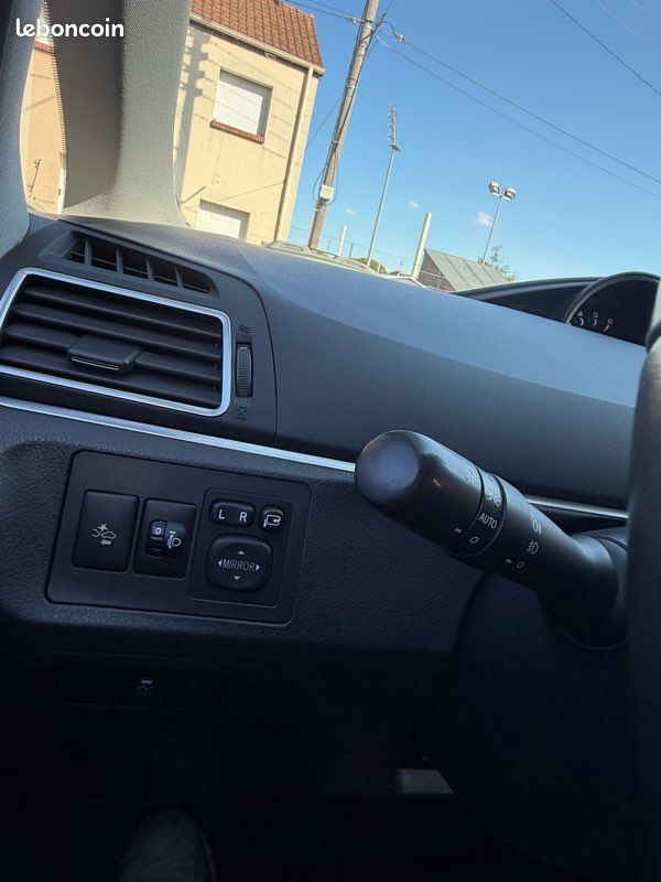 Toyota Verso Monospace 1.6 D-4D 112CV Phase 2 CT OK 162000KM garantie 6 mois (image 15)