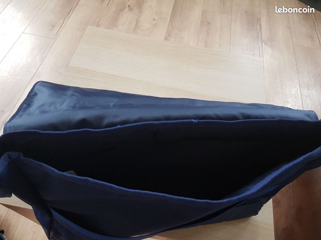 Sac besace Bleu Adidas neuf (image 4)