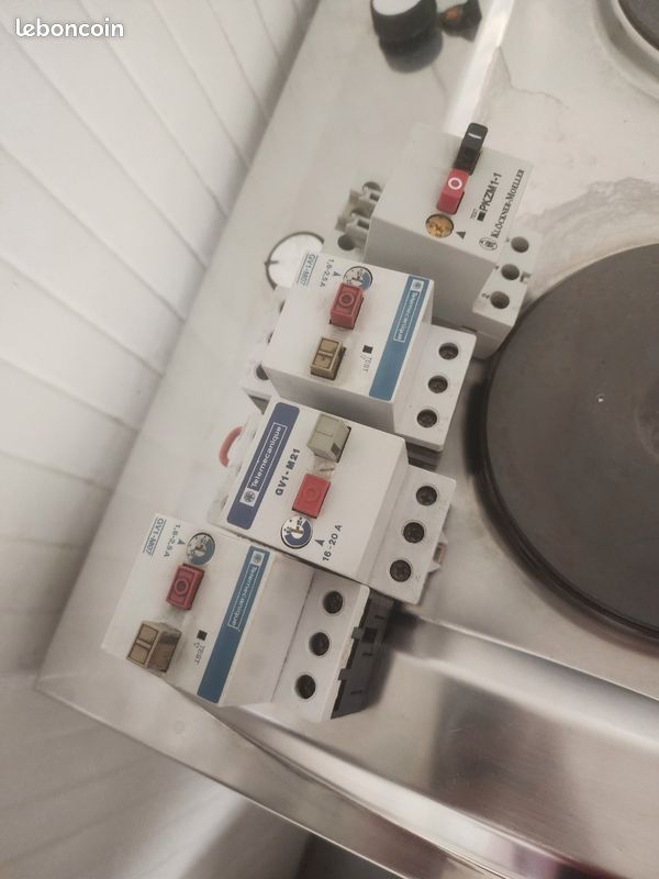 Disjoncteur électrique et porte de fusible (image 3)