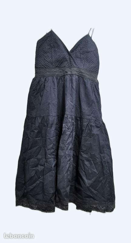 Petite robe noire classique à bretelles Vêtements